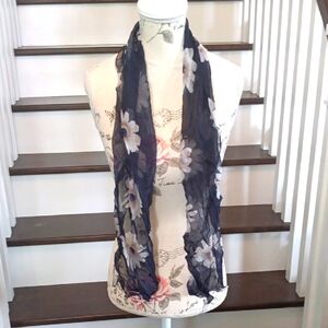 Vintage long gauzy navy with Daisy print Scarf 🍀